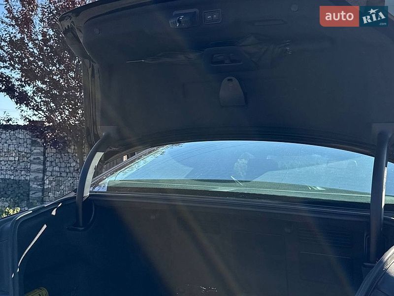 Седан Audi A8 2015 в Коломые