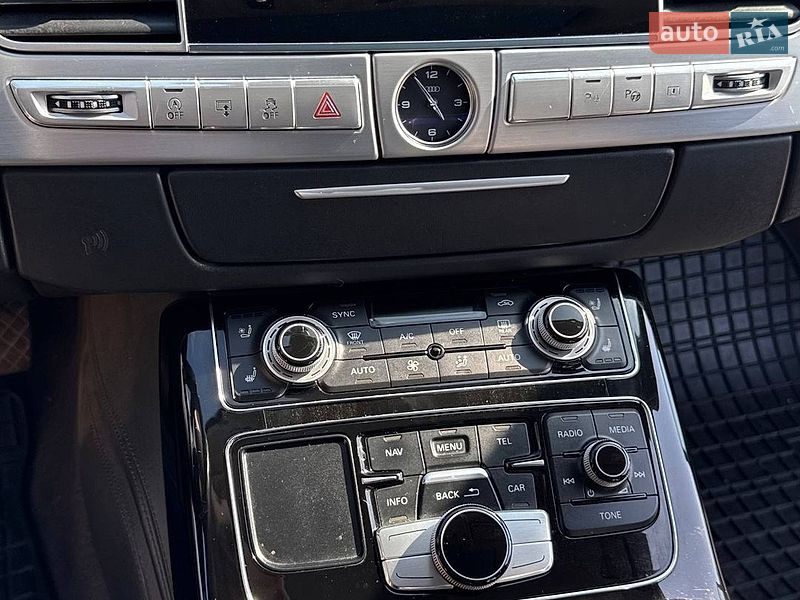 Седан Audi A8 2015 в Коломые