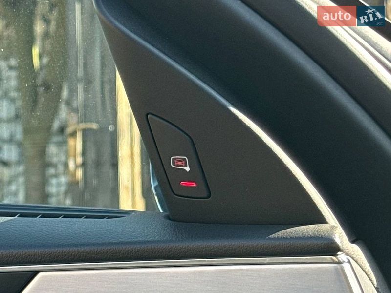 Седан Audi A8 2015 в Коломые