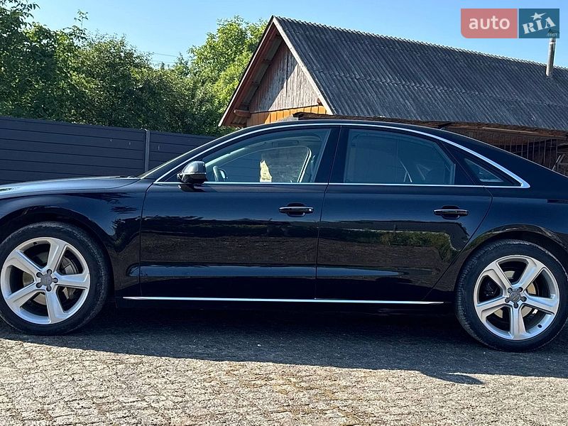 Седан Audi A8 2015 в Коломые