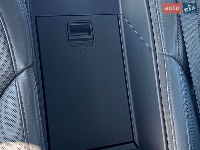 Седан Audi A8 2015 в Коломые
