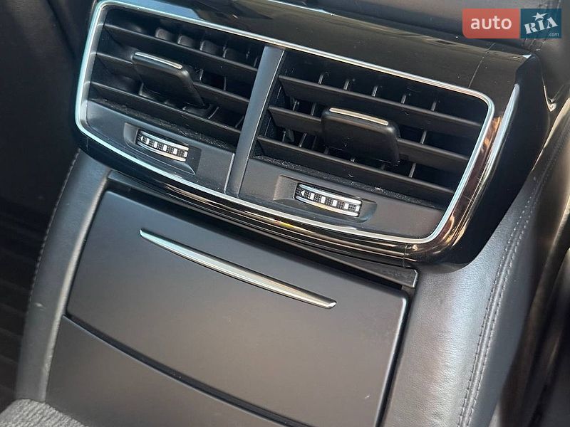 Седан Audi A8 2015 в Коломые