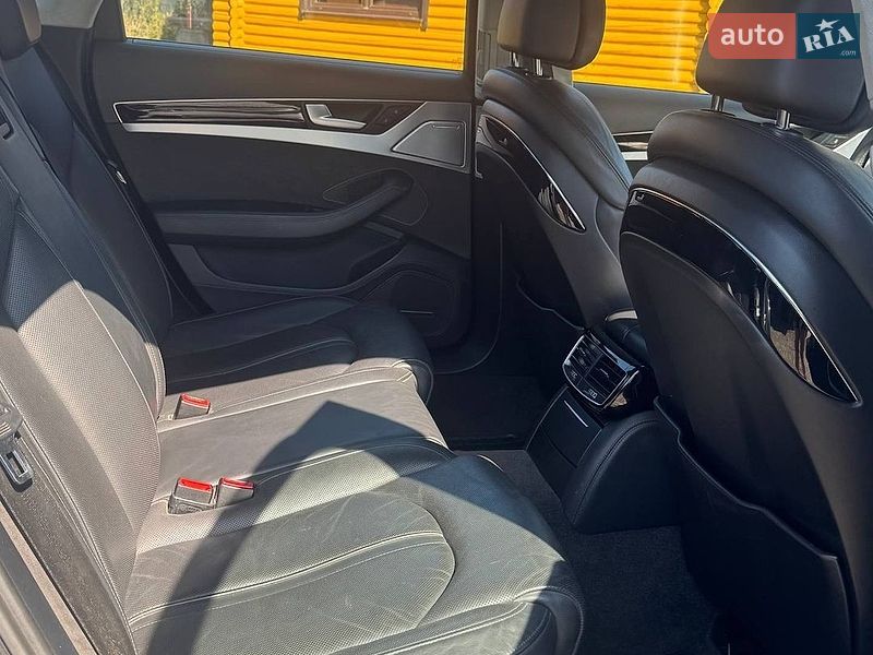 Седан Audi A8 2015 в Коломые
