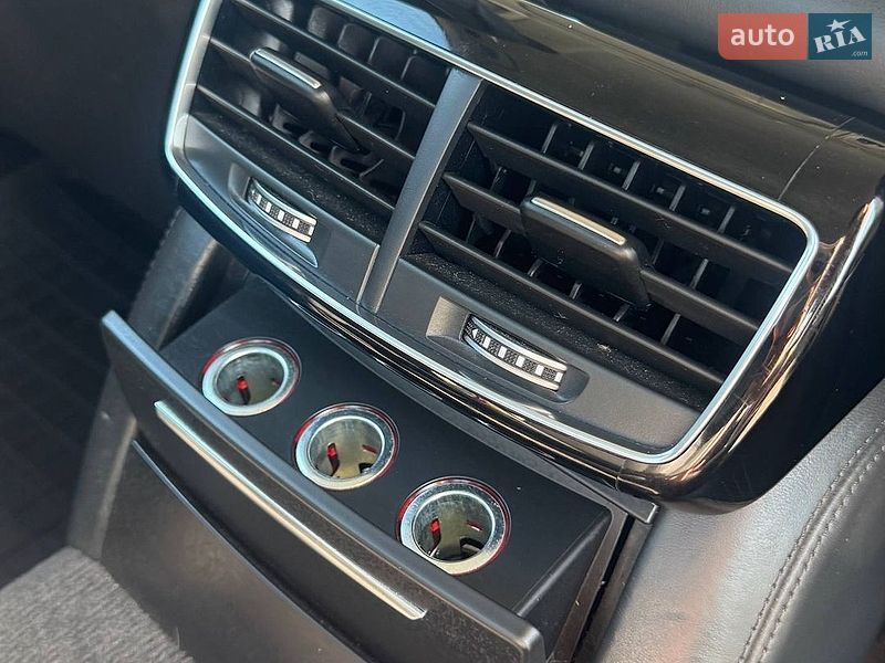 Седан Audi A8 2015 в Коломые