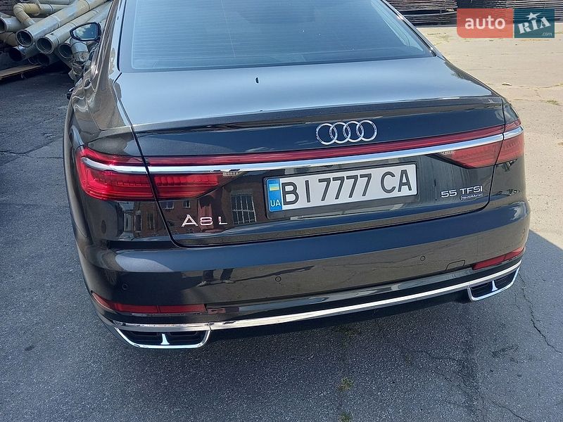 Седан Audi A8 2018 в Полтаві
