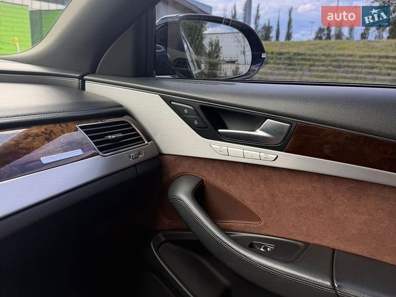 Седан Audi A8 2013 в Києві