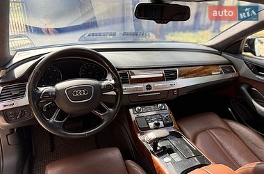 Седан Audi A8 2012 в Чернівцях