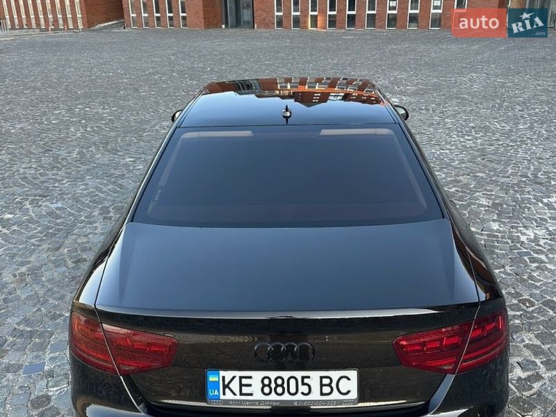 Седан Audi A8 2013 в Днепре
