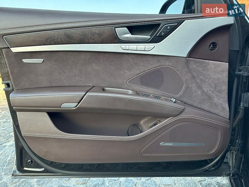 Седан Audi A8 2013 в Днепре