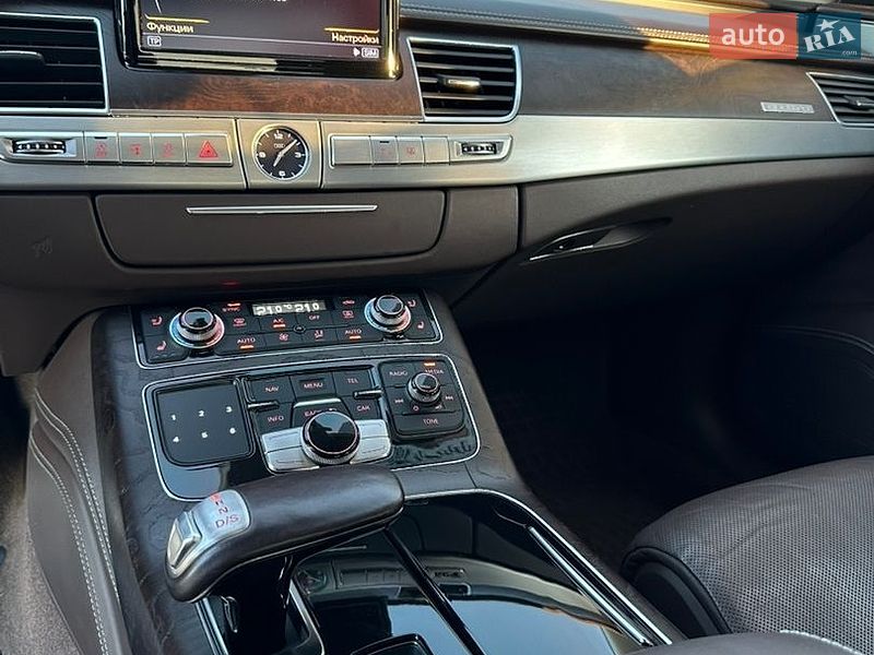 Седан Audi A8 2013 в Днепре