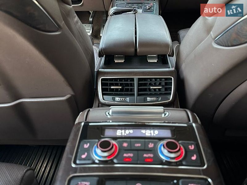 Седан Audi A8 2013 в Днепре