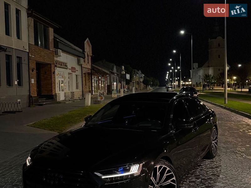 Седан Audi A8 2018 в Виноградове