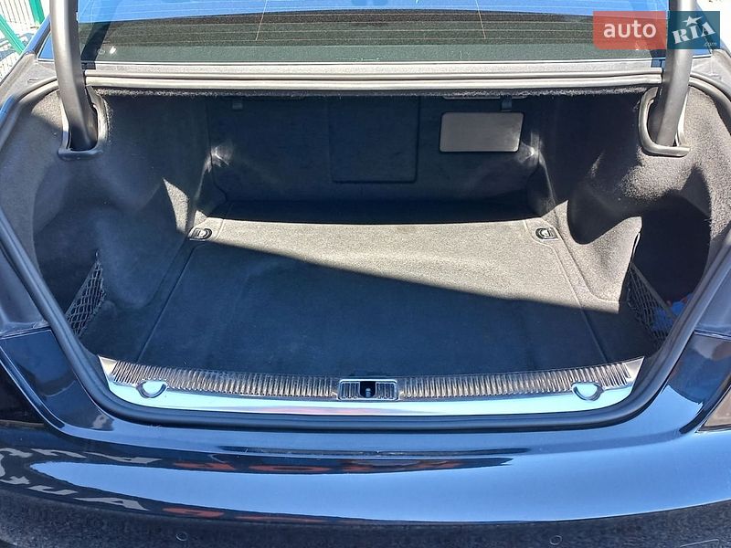 Седан Audi A8 2015 в Кропивницком