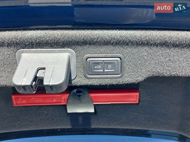 Седан Audi A8 2015 в Кропивницком