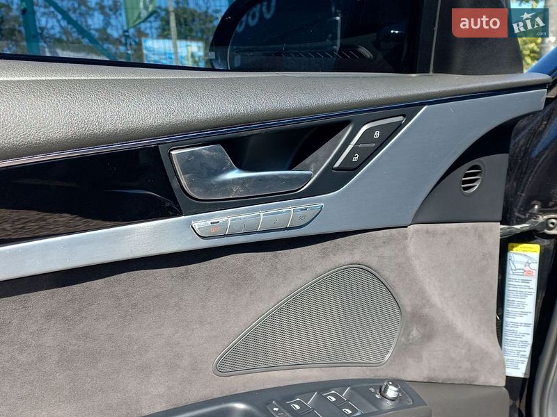Седан Audi A8 2015 в Кропивницком