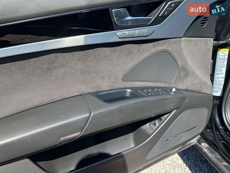Седан Audi A8 2015 в Кропивницком