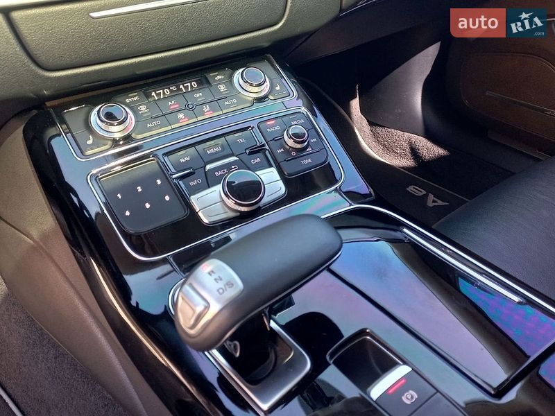 Седан Audi A8 2015 в Кропивницком