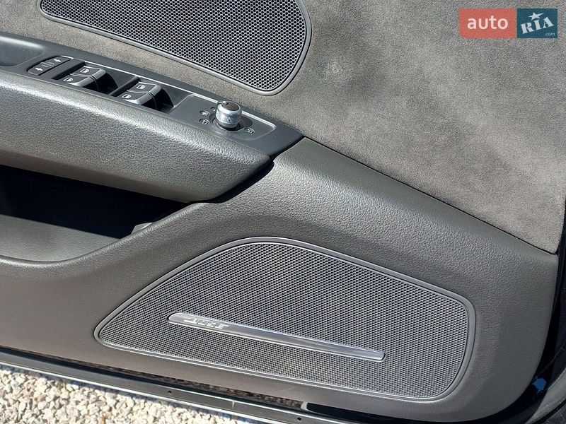 Седан Audi A8 2015 в Кропивницком