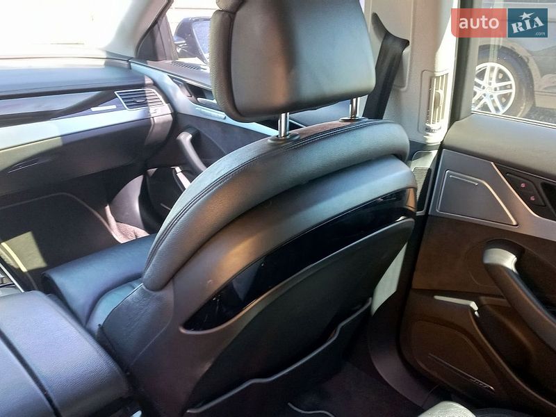 Седан Audi A8 2015 в Кропивницком