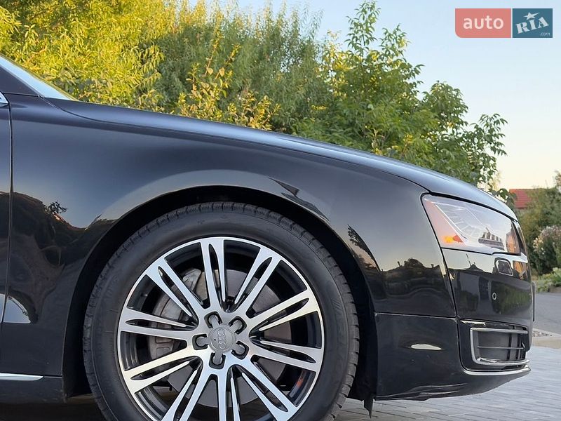 Седан Audi A8 2014 в Одесі
