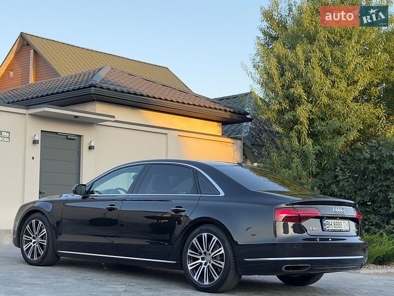 Седан Audi A8 2014 в Одесі