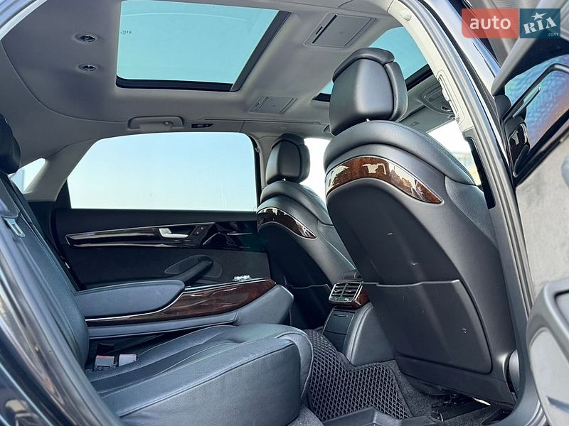 Седан Audi A8 2014 в Одесі