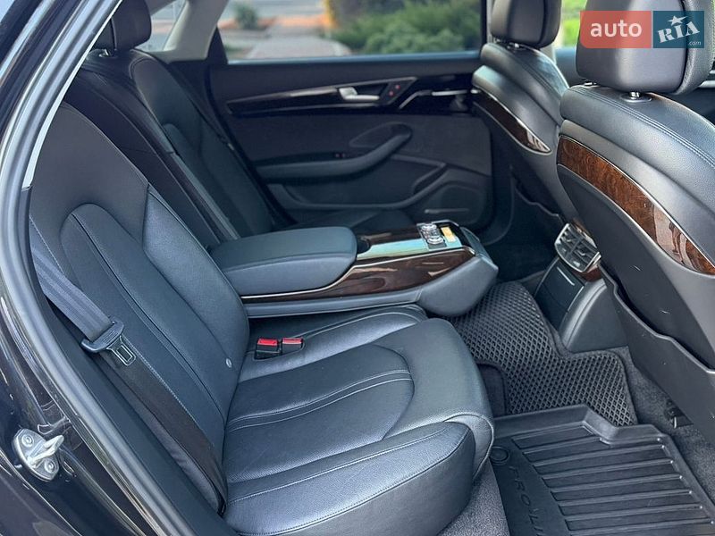Седан Audi A8 2014 в Одесі