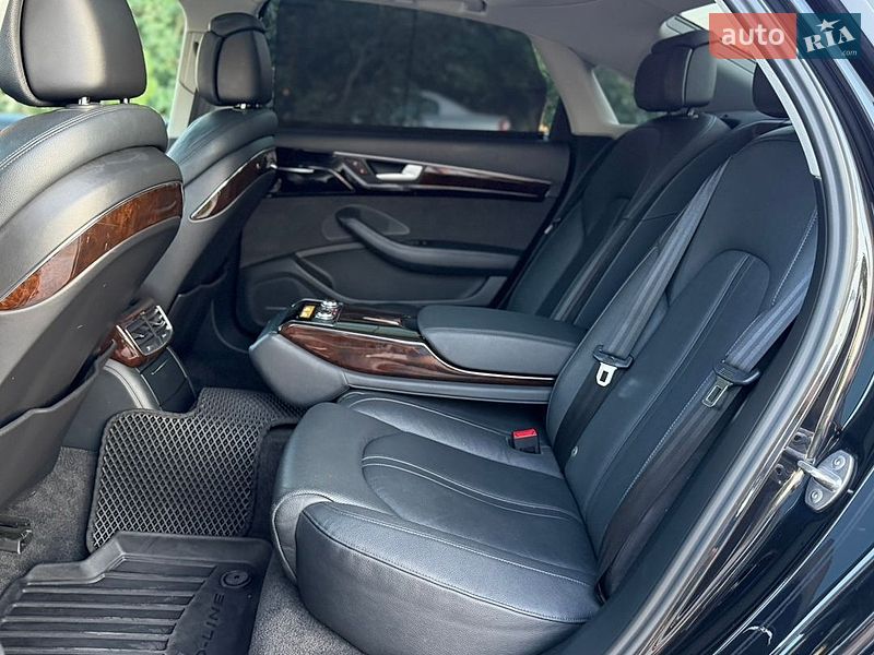 Седан Audi A8 2014 в Одесі