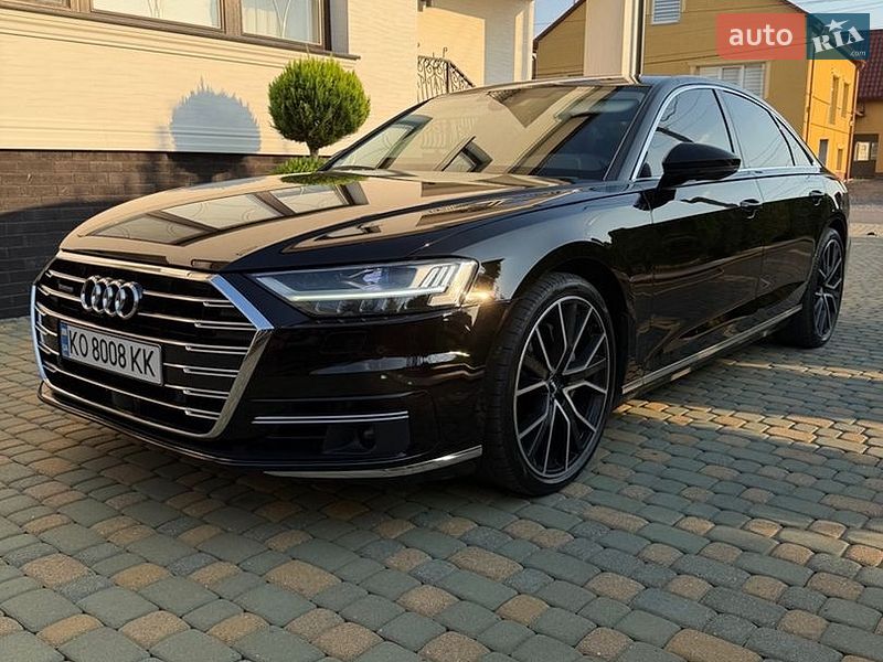 Седан Audi A8 2018 в Іршаві