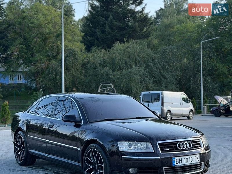 Седан Audi A8 2005 в Львові