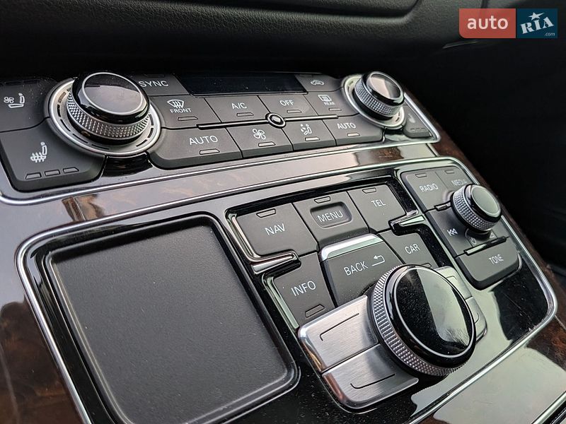 Седан Audi A8 2014 в Борисполі