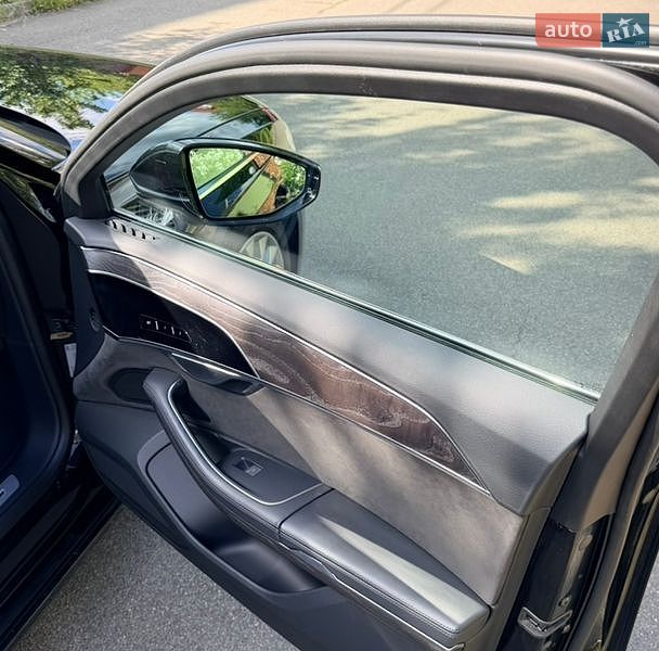 Седан Audi A8 2021 в Києві