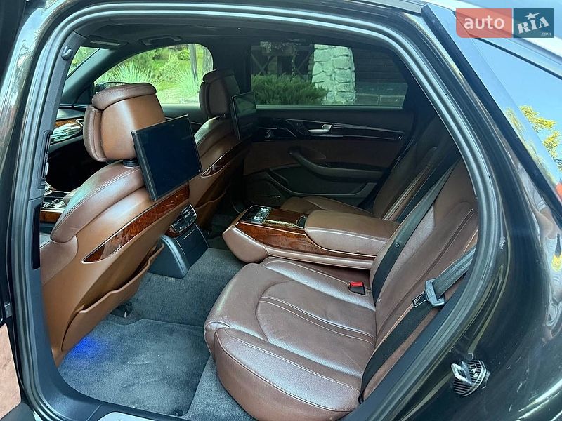 Седан Audi A8 2012 в Львові
