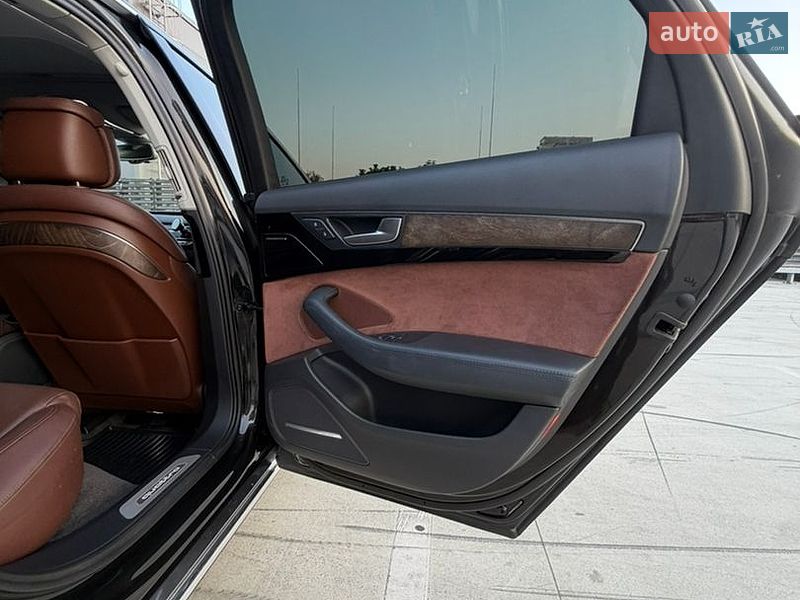 Седан Audi A8 2015 в Киеве