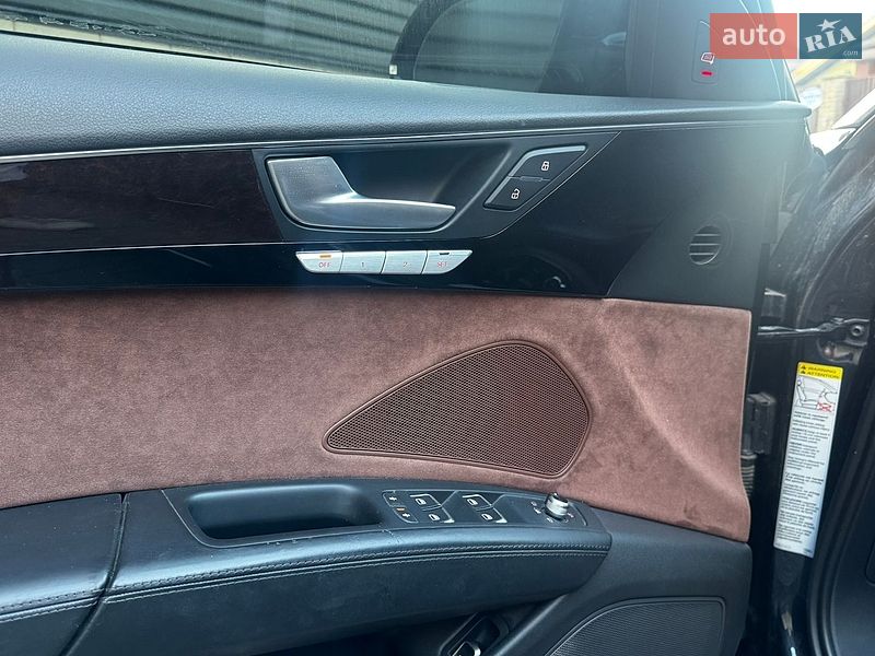 Седан Audi A8 2017 в Хмельницком