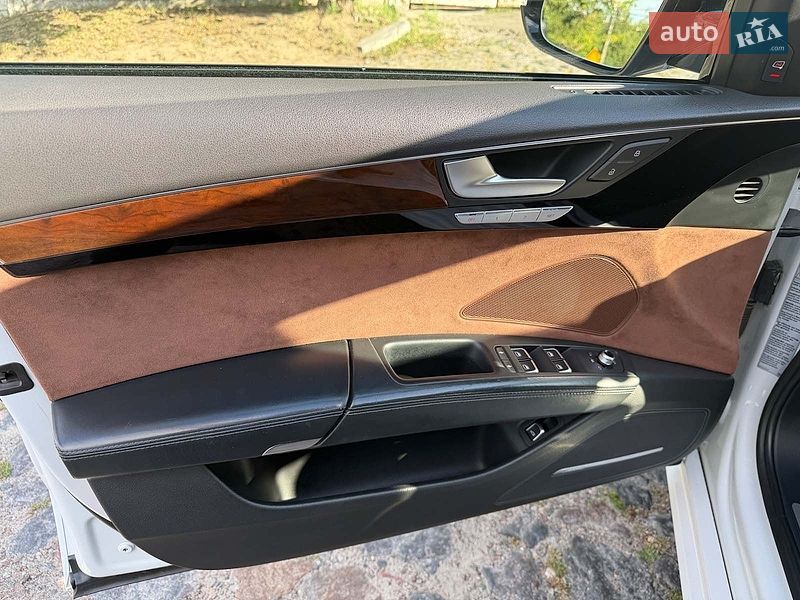 Седан Audi A8 2016 в Києві