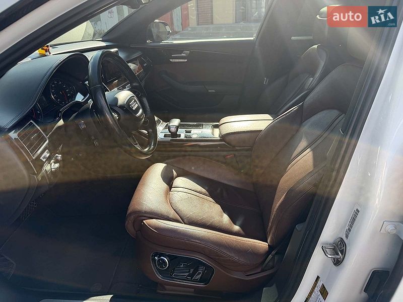 Седан Audi A8 2016 в Києві