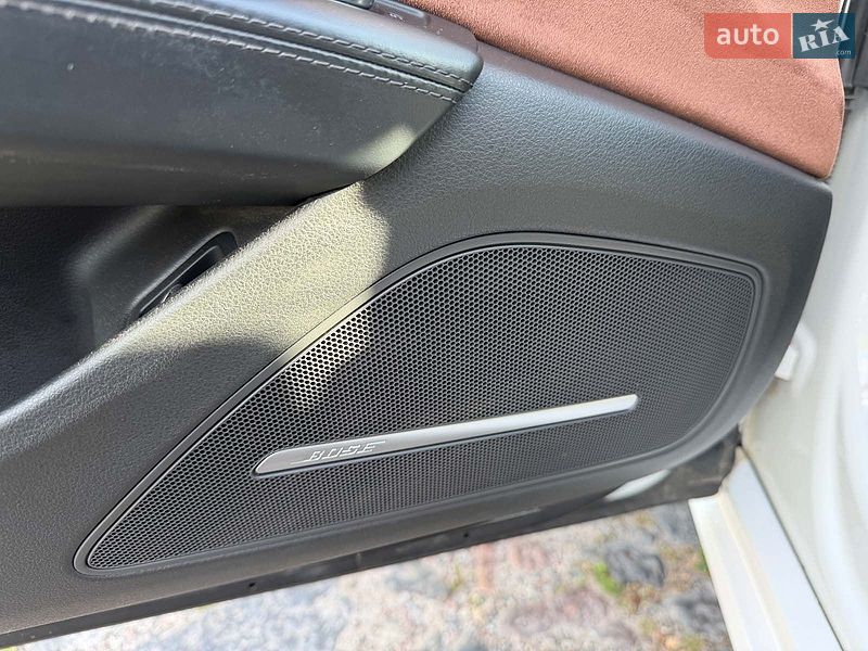 Седан Audi A8 2016 в Києві