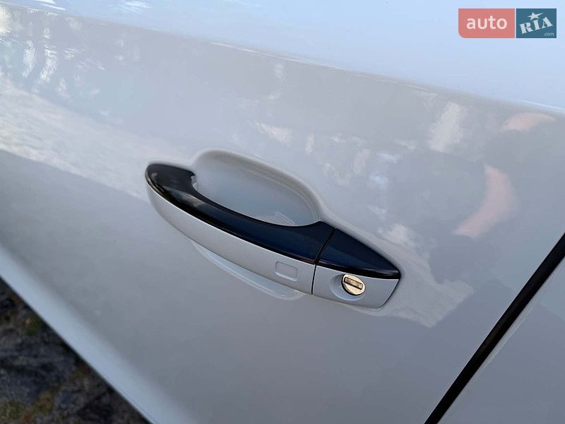 Седан Audi A8 2016 в Києві