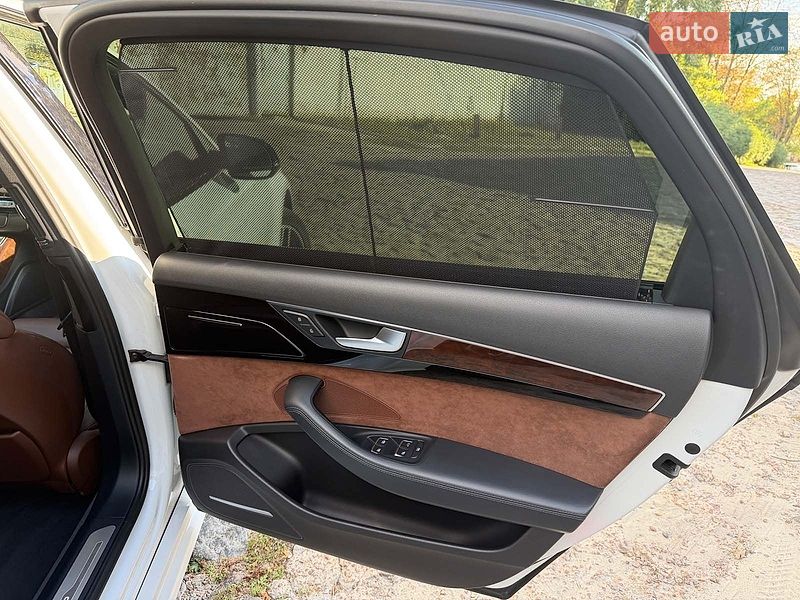 Седан Audi A8 2016 в Києві