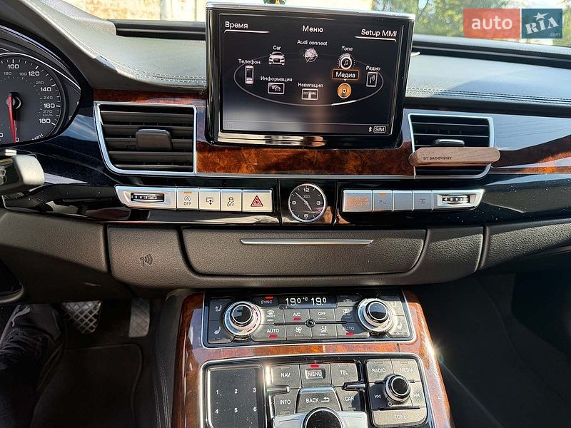 Седан Audi A8 2016 в Києві