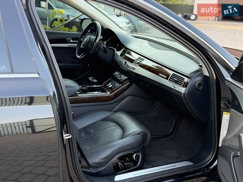 Седан Audi A8 2012 в Тернополі