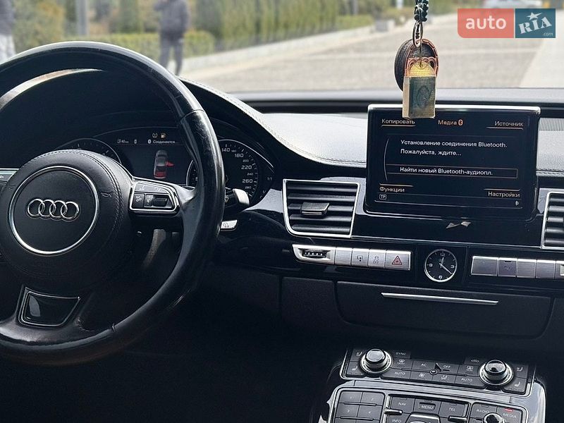Седан Audi A8 2012 в Днепре