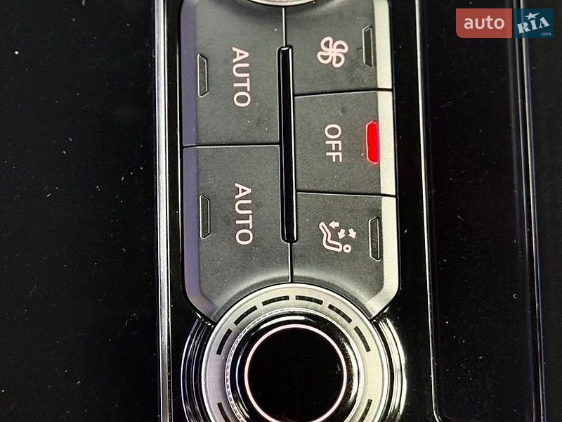 Седан Audi A8 2012 в Днепре