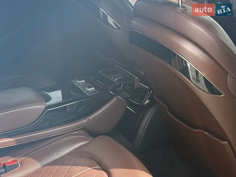 Седан Audi A8 2012 в Днепре