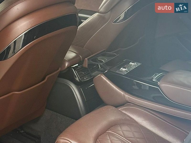 Седан Audi A8 2012 в Днепре