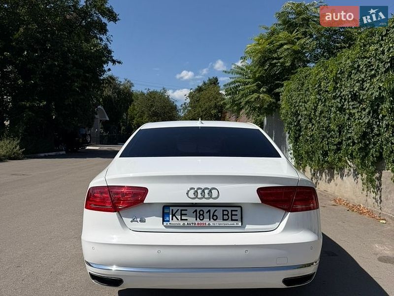 Седан Audi A8 2012 в Днепре