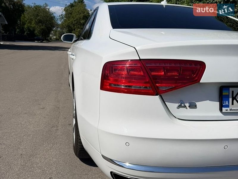 Седан Audi A8 2012 в Днепре