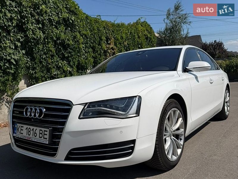 Седан Audi A8 2012 в Днепре