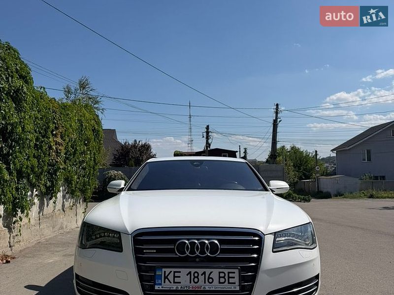 Седан Audi A8 2012 в Днепре
